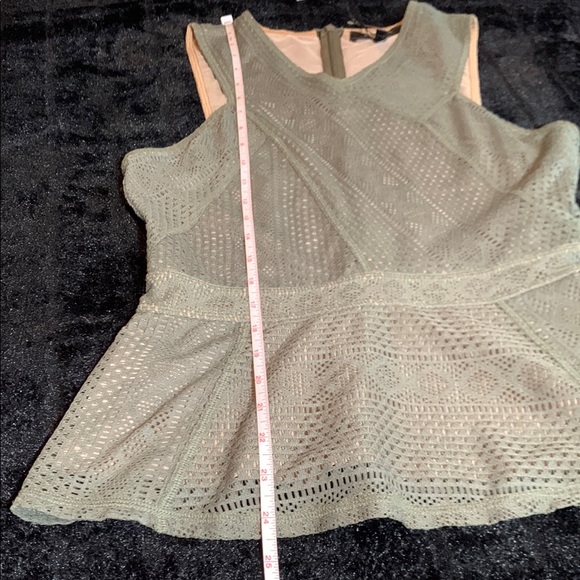 Women's NEW BCBG MAXAZRIA HANNE GEOMETRIC LACE PEPLUM TOP Dusty Olive Medium - Picture 11 of 14